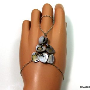 Bracelet bague coeur en nacre grise – Parure de main