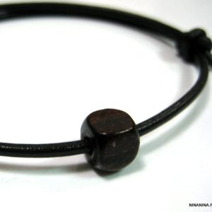 Bracelet perle carrée en bois cordon cuir homme