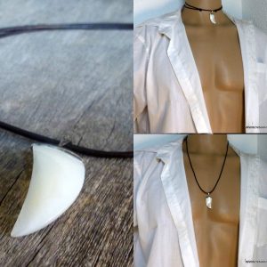 Collier dent de requin cordon cuir Et Nacre
