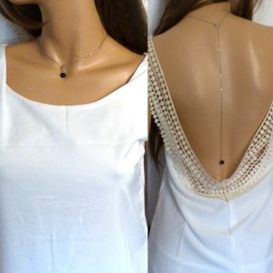 Collier de dos fleur noire métal argenté