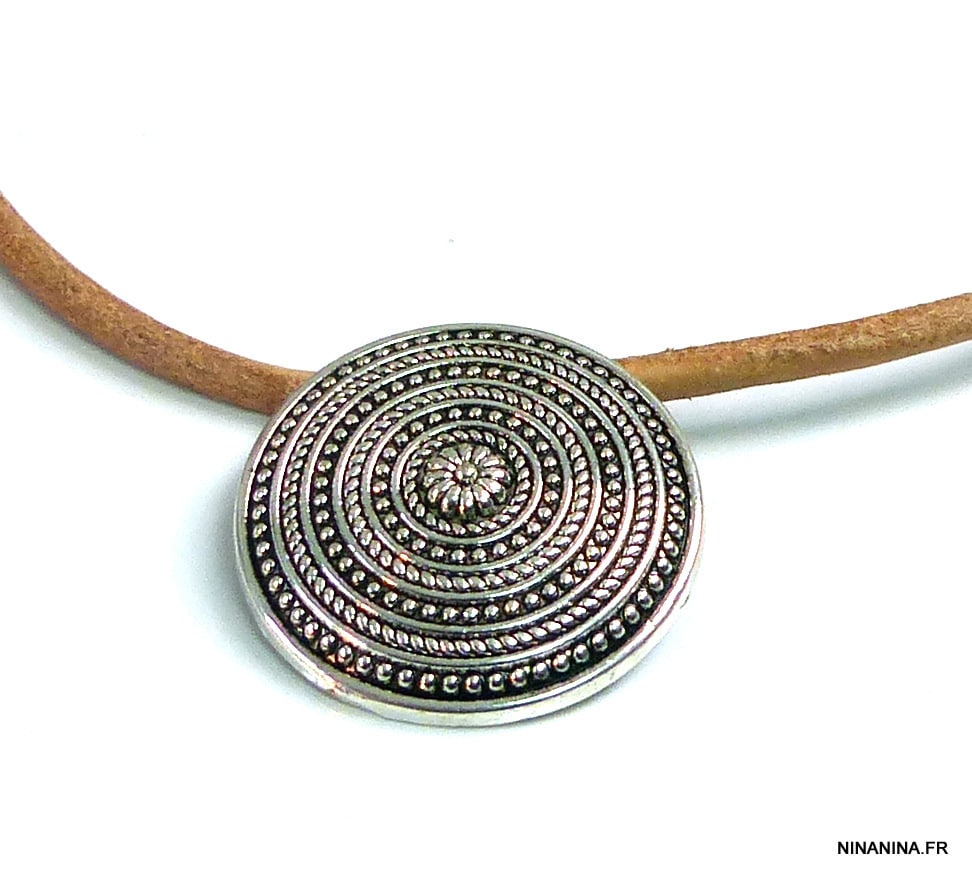 Collier cordon cuir pendentif rond argenté – Image 6