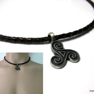 Collier cuir tressé homme pendentif triskel Acier