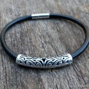 Bracelet cordon cuir demi lune métal argenté
