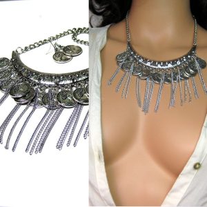 Plastron femme pièces métal argenté et boucles assorties