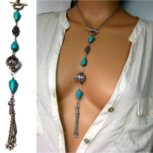 Collier Fantaisie pompon métal argenté et gouttes turquoises
