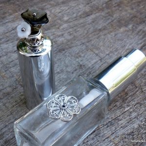 Atomiseur diffuseur de parfum en verre et métal argent