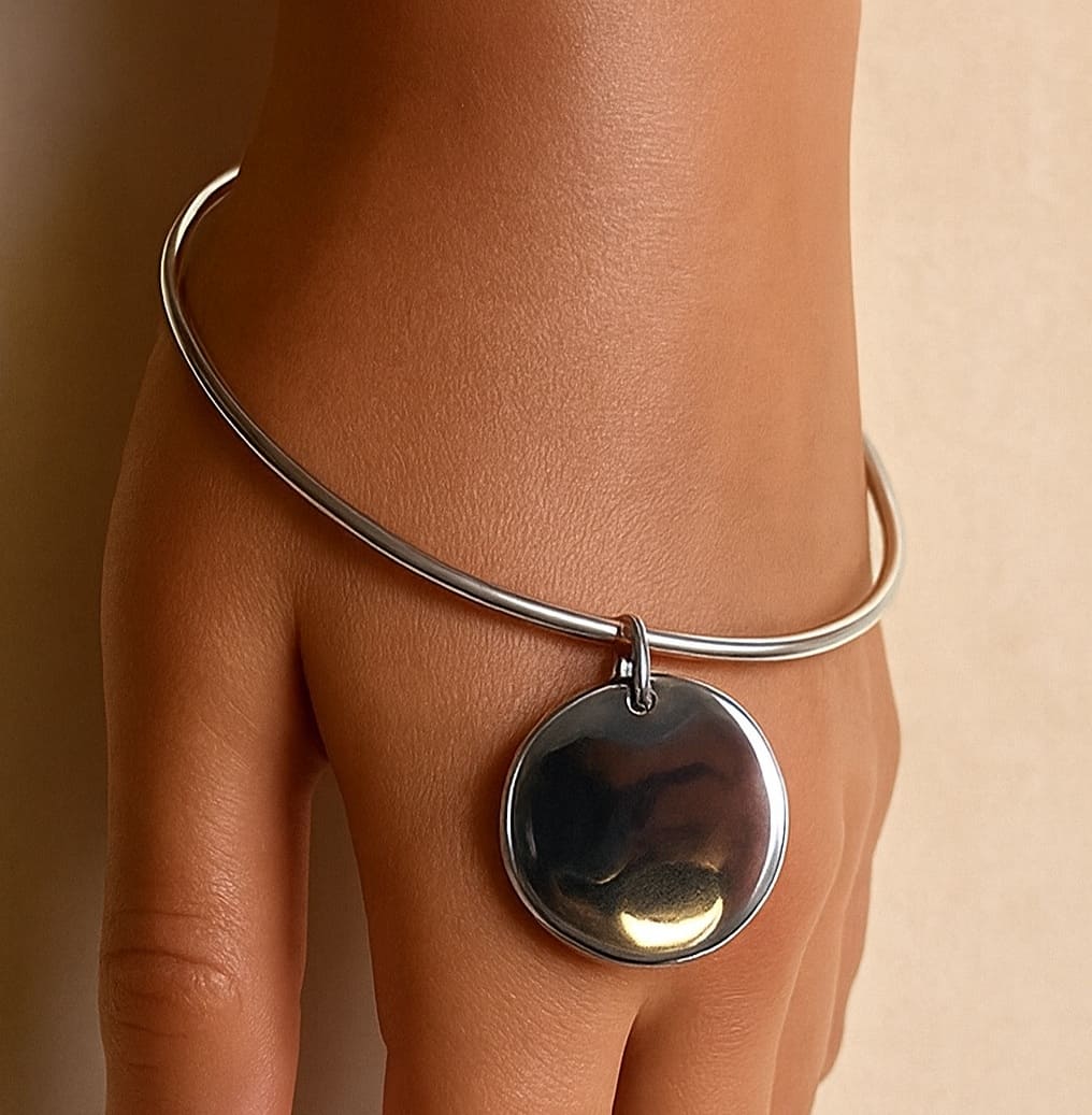 Bracelet Jonc Fin Femme avec Pendentif Rond en Argent plaqué – Élégance et Finesse Fait Main en France – Image 4