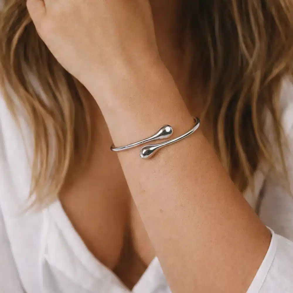 Bracelet Jonc Femme Argent Plaqué Ouvert – Bijou Réglable Avec Extrémités En forme de goutte – Image 4