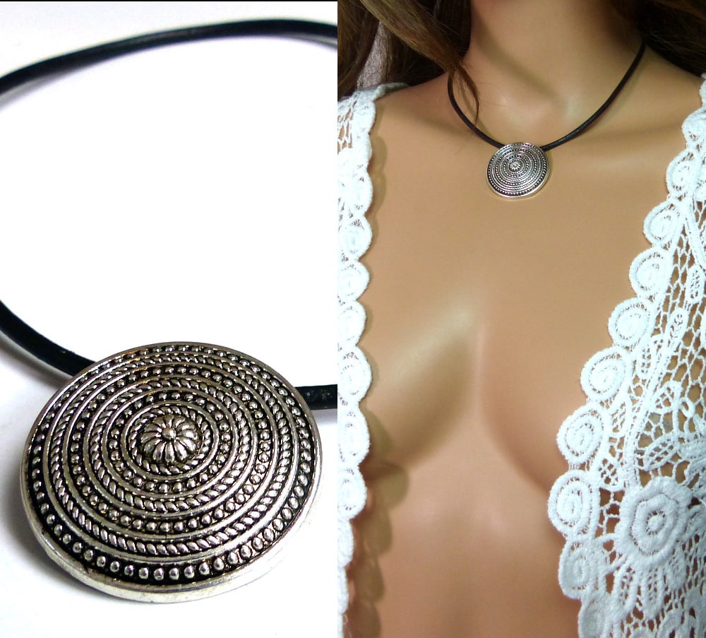 Collier cuir femme pendentif rond à spirale métal argent – Image 6