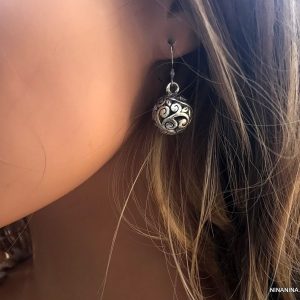 Boucles d oreilles boule filigranées pendantes argenté