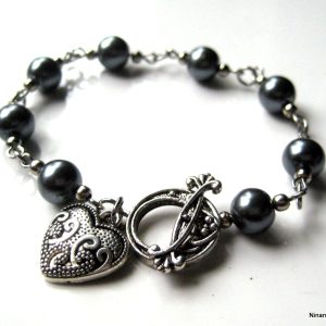 Bracelet fantaisie perles de verre grises coeur métal argenté