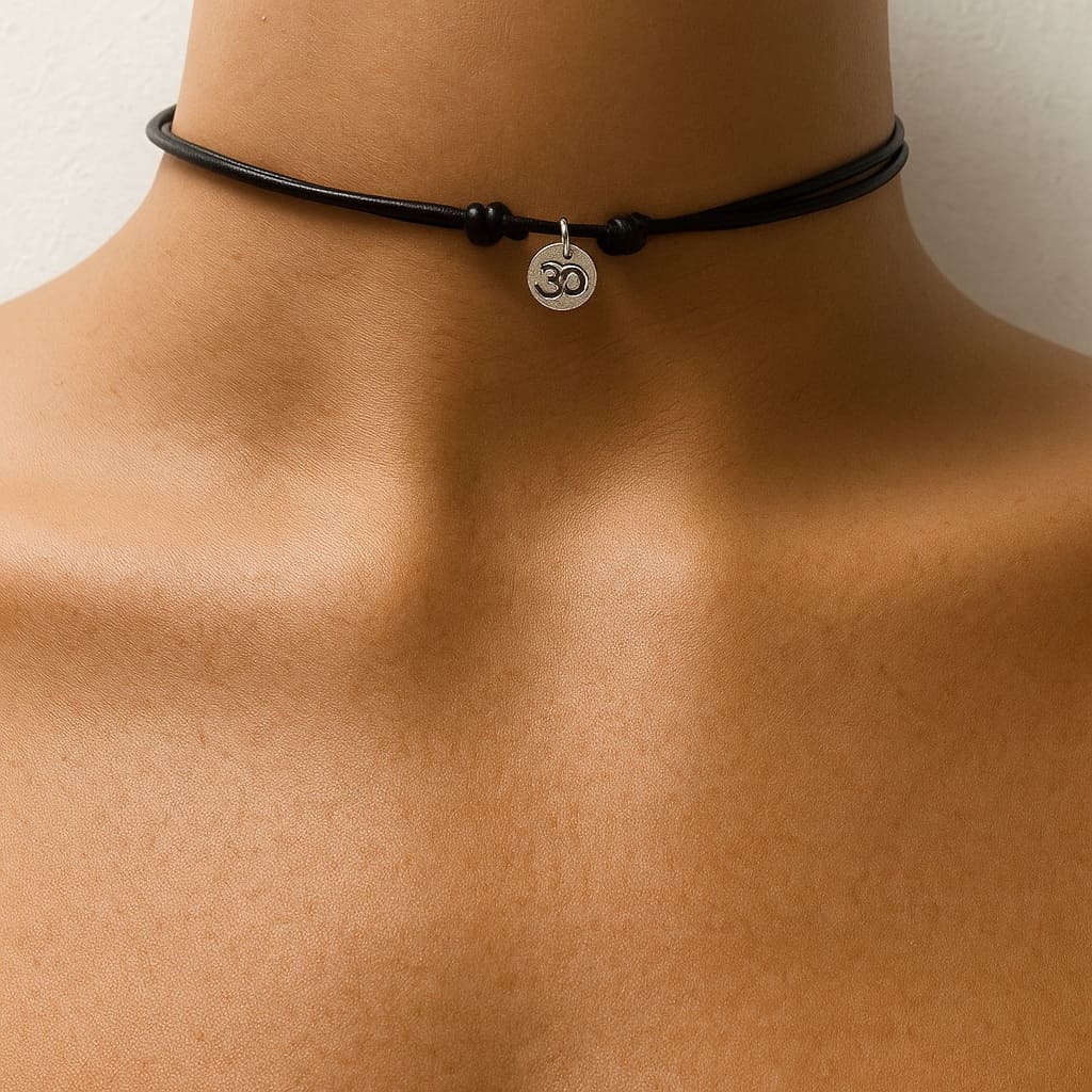 Collier Cordon Cuir Homme artisanal avec médaille ronde symbole Ohm en Argent 925 massif – Image 5