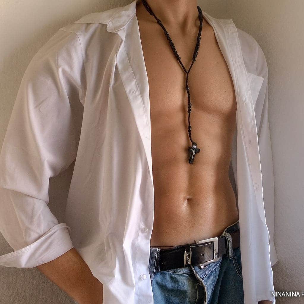 Collier Chapelet homme pendentif croix chrétienne et perles en bois marron – Image 5