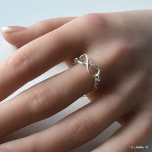 Bague signe infini sur chainette argent 925