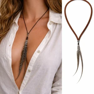 Collier plumes naturelles artisanal pour femme sur lacet cuir