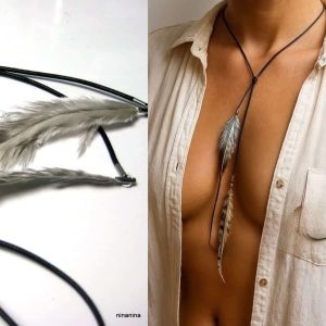 Collier cuir artisanal boheme chic femme – cordon noeud coulissant et longues plumes naturelles