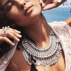 Collier Ethnique Plastron Breloques Pièces Argenté