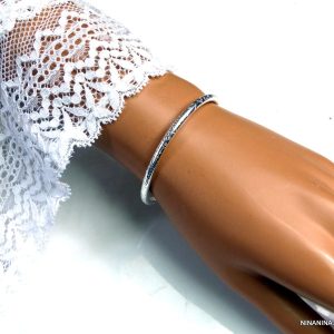 Bracelet jonc ouvert métal argenté gravé