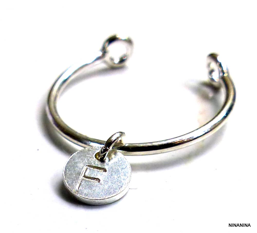 Bague jonc fine pour femme en argent 925 massif avec breloque ronde lettre personnalisée – Image 6