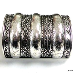Bracelet Manchette artisanal indien large métal argenté
