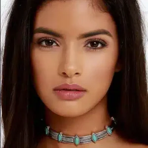 Collier femme ras du cou cabochons ovales turquoises