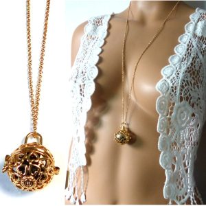 Collier diffuseur de parfum boule en métal doré