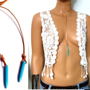 Collier long cordon cuir pendentifs turquoises