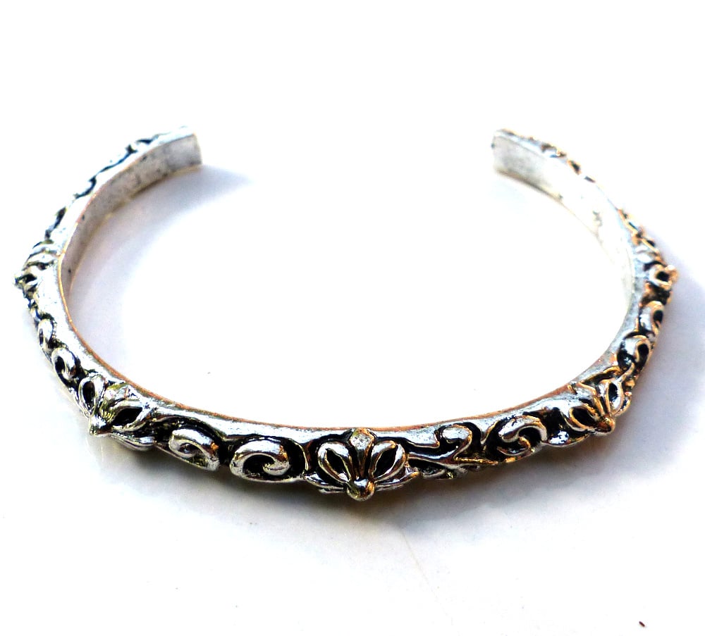 Bracelet biker homme demi jonc argenté gravé – Image 4