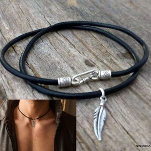 Collier artisanal pendentif plume en Argent 925 massif sur cordon cuir noir