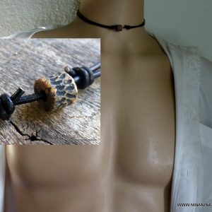 Collier cordon cuir pour homme perle marron sculptée