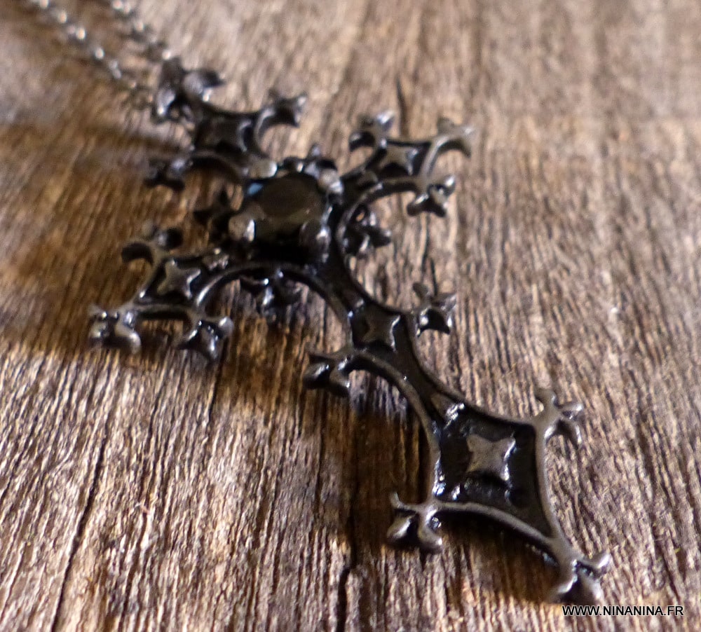 Pendentif croix gothique métal noir – Collier homme rock – Image 4