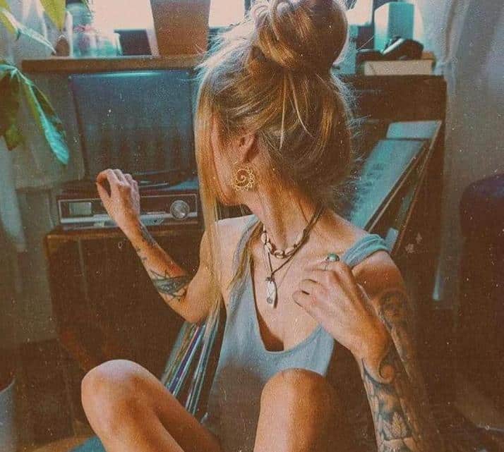 Boucles D’oreilles ethniques et bohème chic dorées – Image 3