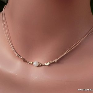 Collier ras de cou pierre de lune plaqué or cordon cuir