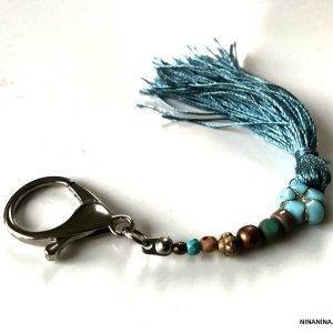 Bijou de sac boheme – Porte clé pompon bleu