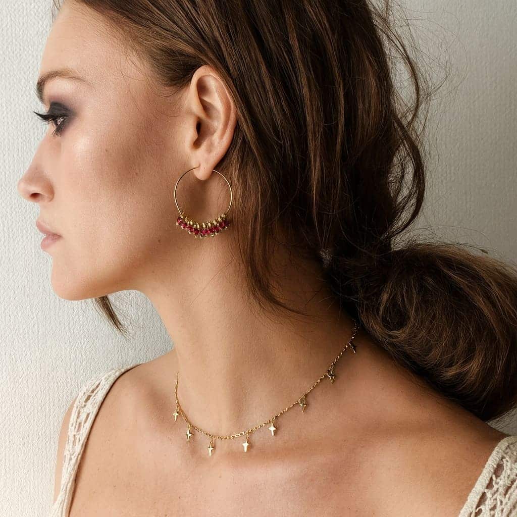 Boucles d’oreilles pierre rouge grenat naturel – Créoles plaqué Or artisanales – Image 5