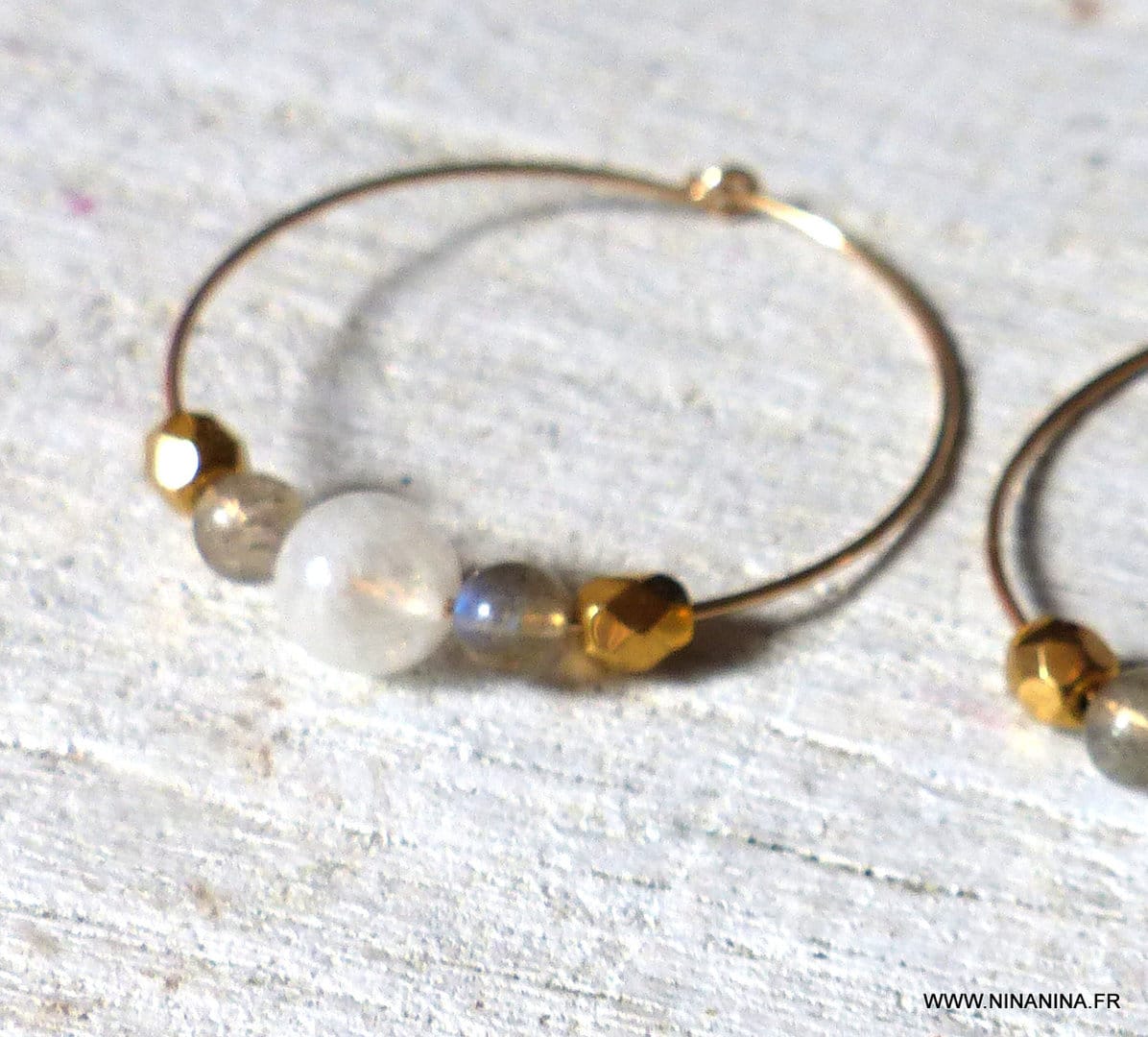 Boucles d&rsquo;Oreille Créoles Femme Pierre de Lune et Labradorite Et Plaqué Or Artisanales – Image 5