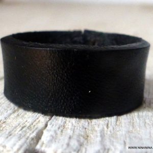 Bague en cuir minimaliste femme et homme artisanale noire
