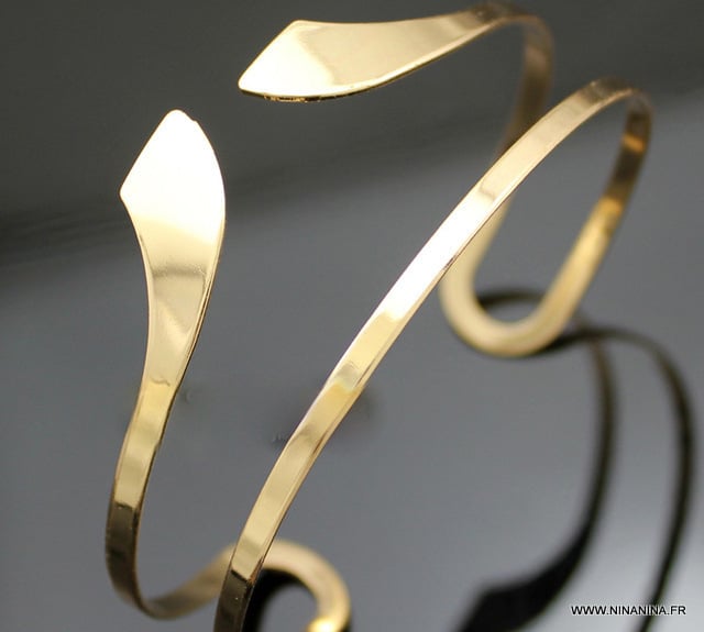 Bracelet de bras doré – Bijou égyptien artisanal au style antique et féminin – Image 8