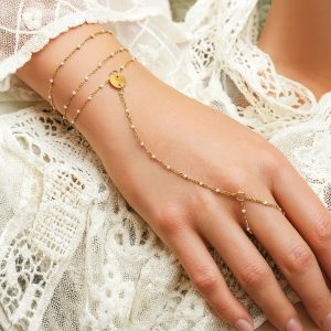 Bracelet à doigt avec bague perle blanche émaillée artisanale et acier inoxydable doré