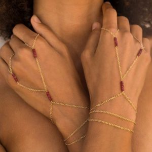 Bracelet bague main Chaine plaqué or pierre grenat rouge