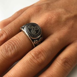 Bague triskel homme – Chevalière en acier inoxydable argenté