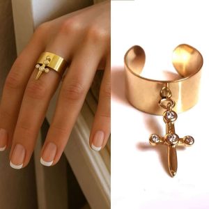 Bague épée femme artisanale réglable – breloque acier doré et zirconium