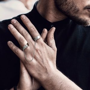 Bague avec chaine Homme deux doigts Acier Reglable