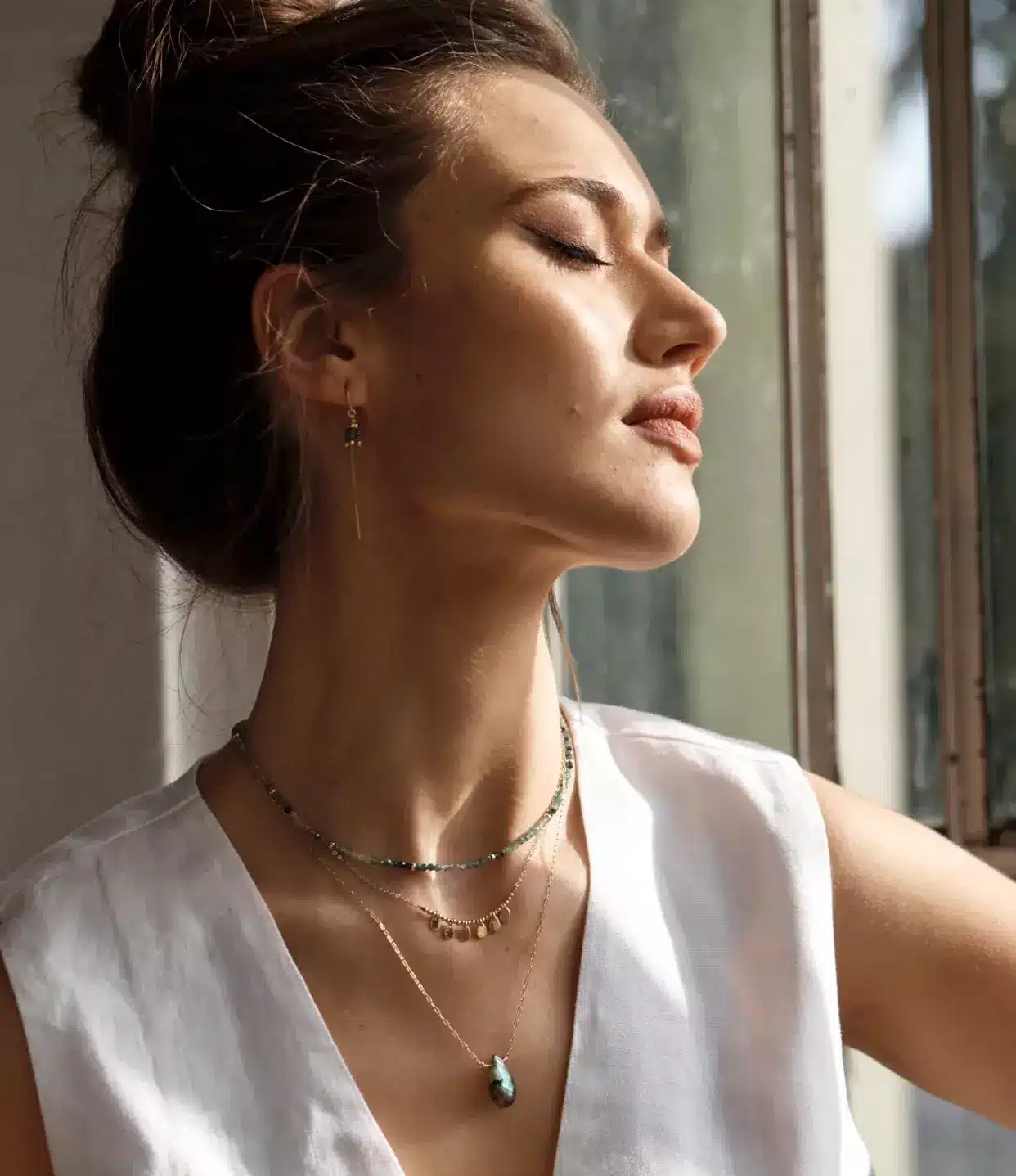 Boucles d’oreilles vertes émeraude pendantes plaqué or – Image 4