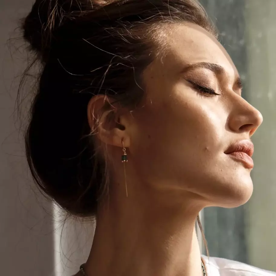 Boucles d’oreilles vertes émeraude pendantes plaqué or – Image 7