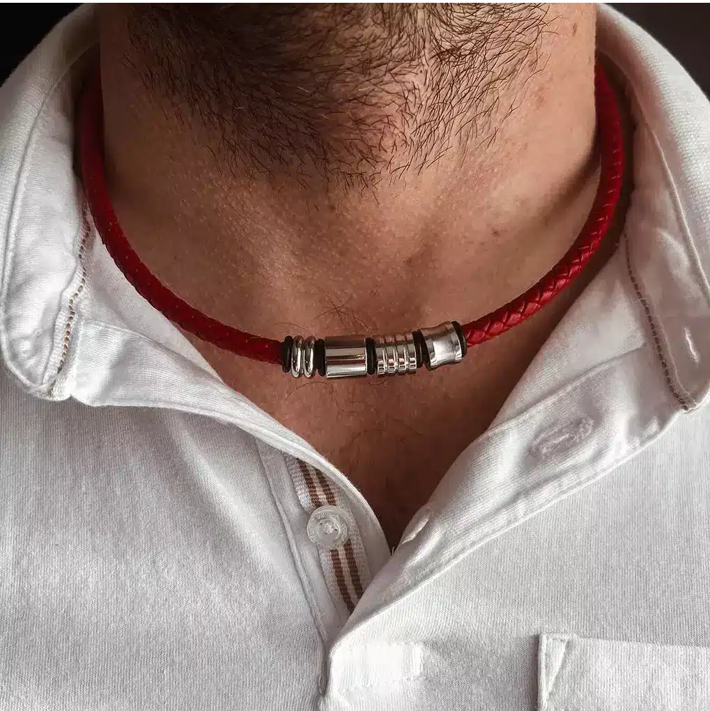 Collier Ras De Cou Rouge Cuir Tressé Et Acier Inoxydable Artisanal Fait Main En France – Image 4