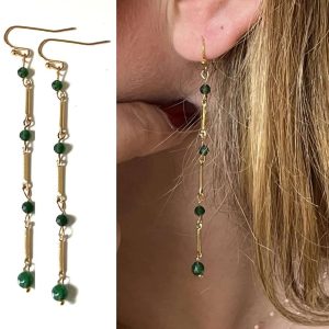 Boucles d’oreilles pendantes en laiton doré et perles vertes