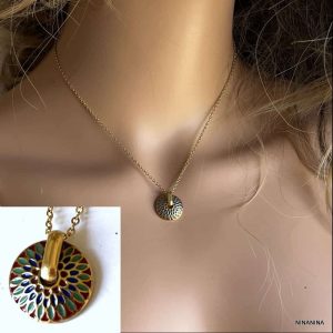 Collier Émaillé Pendentif Rond Bleu Vert Rouge Acier Doré Femme