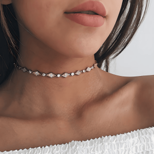 Collier Ras De Cou Strass Losanges Dorés Et Petits Brillants 45 cm