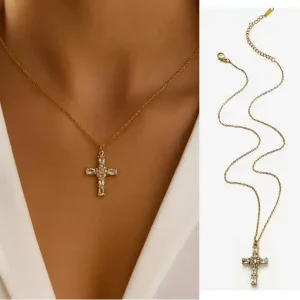 Collier croix acier doré artisanal pour femme – pendentif élégant en strass baguette et chaîne fine réglable